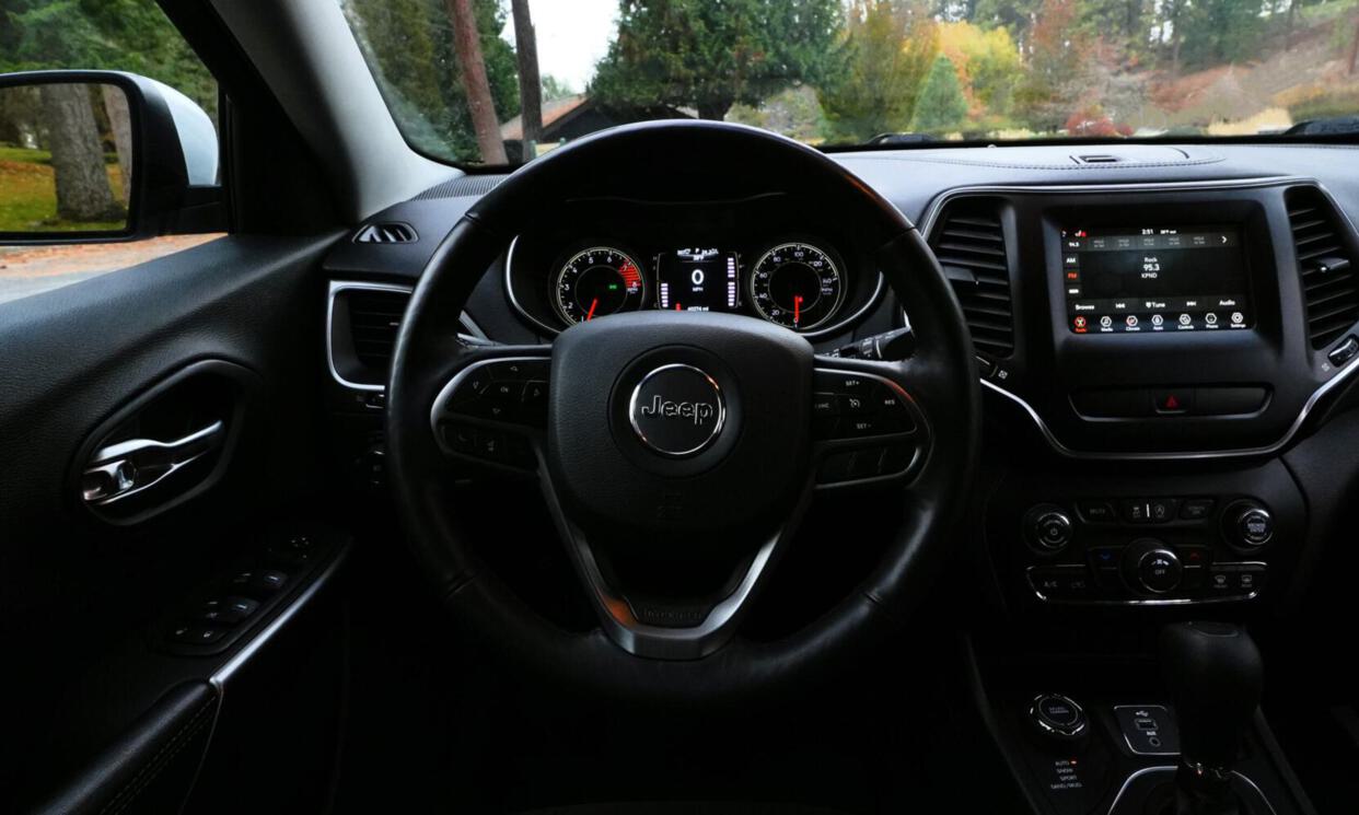 Jeep Cherokee 2019 dashboard