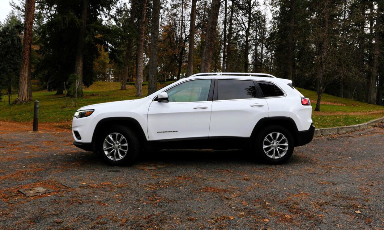 Jeep cherokee 2019 left side