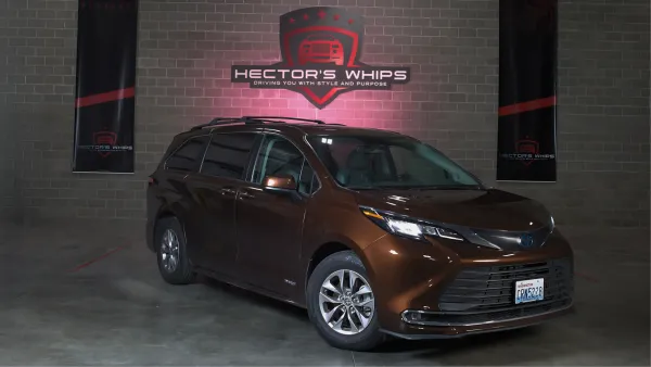 Toyota Sienna Hybrid XLE AWD